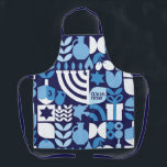 Happy Hanukkah Modern Hebrew Menorah & Stars Apron Schort<br><div class="desc">MAAK HET KITCHEN 'PERSONEEL' SLIM DEZE Hanukkah / Chanoekah-partij met deze Hanukkah / Chanoekah moderne Geometrische Schorten. Menorah, Dreidel, Donuts, Stars & Olijfolie... Joodse Hanukkah Symbolen. Houd of verander de EDITABLE Hebreeuwtekst die Chanoekamer ("Happy Chanukah") leest. Deze opschaalbare, moderne, kijk, is een geweldige manier om vrienden en familie een heel...</div>