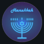 Happy Hanukkah Party Mooie Decoratie Ronde Sticker<br><div class="desc">Happy Chanoeka Party Mooie Decoratie, Joodse vakantie, Classic Ronde Sticker. Joodse vakantie Chanoeka achtergrond met traditionele Chanoeka symbolen - menora, kaarsen, ster van David en gloeiende lichten behangpatroon. Hanukkah Festival Event Decoratie. Jeruzalem, Israël. Ambachten & Feestartikelen > Cadeauverpakkingen > Stickers & labels</div>