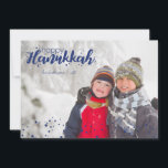 Happy Hanukkah Snow Bubbles Holiday-fotokaart Feestdagenkaart<br><div class="desc">Stijlvolle en leuke Happy Hanukkah Snow Bubbles Holiday-fotokaart is perfect voor al je vrienden en familie dit vakantiejaar. Pas de tekst aan met uw familienaam en het jaar en verwissel het afbeelding voor een foto van uw kinderen,  huisdier of het hele gezin.</div>