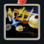 Happy Hanukkah Star van David menorah Dreidel Slip Metalen Ornament<br><div class="desc">Happy Hanukkah Star van David menorah Dreidel SlipperyJoe's vielebration Candles Jewish Hebrew Chanukah geeft decoraties van joodse religie artistiek</div>