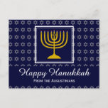 HAPPY HANUKKAH Star van David Menorah Persoonlijk Feestdagenkaart<br><div class="desc">Stijlvol briefkaart om HANUKKAH te vieren. Donkerblauwe achtergrond met zilveren ster van David en witte typografie. De tekst van Placeholder op voorzijde en omgekeerde groet zijn klantgericht,  zodat kunt u jouw naam toevoegen en het bericht veranderen. Deel van het FESTIVE STARS-Collectie door Berean Design.</div>