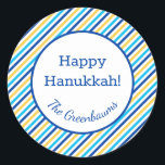 Happy Hanukkah Stripes Blue Yellow Gift Label<br><div class="desc">Deze geweldige cadeautjes labels zouden er geweldig uitzien op al je Hanoekagiften.  Ze zijn zo modern,  maar klassiek met hun blauwe,  turquoise en gele strepen.  En ze zijn aanpasbaar met je familienaam.</div>