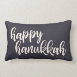 Happy Hanukkah Trendy Script Lettering Navy Blue Kussen<br><div class="desc">Happy Hanukkah! Eenvoudig en trendy blush text design in white and marine blue.</div>