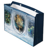 Happy Hanukkah. Winter Scene met Menorah Groot Cadeauzakje (Achterkant Gekanteld)