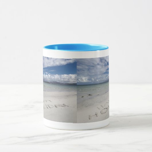 Happy Holiday geschreven op Eilogarry Beach Mok (Midden)