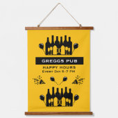 Happy Hour Bar And Pub Hangend Wandkleed (Voorkant)