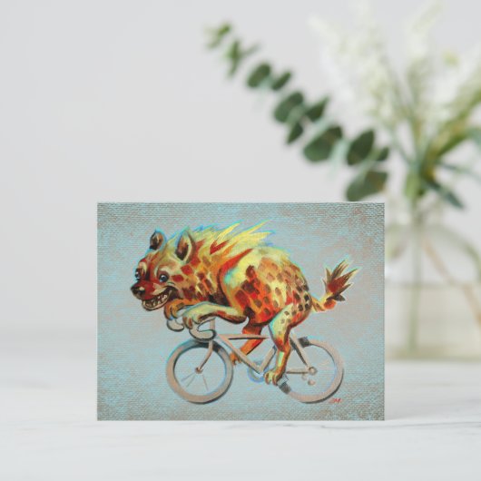 Happy Hyena Rijden op een fiets op een blauwe acht Briefkaart (Staand voorkant)