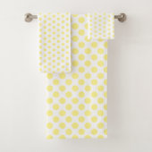 Happy Joyful Cheerful Yellow Polkadots op wit Bad Handdoek (Insitu)