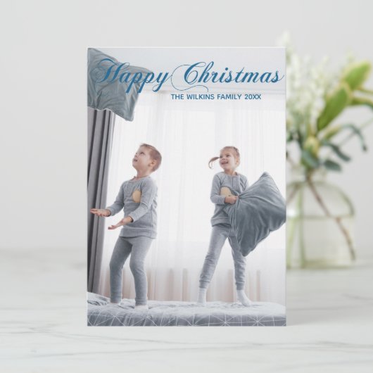 Happy Kerstchic Blue Cursive Script Foto Feestdagenkaart (Staand voorkant)