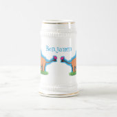 Happy lion met vlinderse cartoon illustratie bierpul (Center)