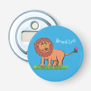 Happy lion met vlinderse cartoon illustratie button flesopener