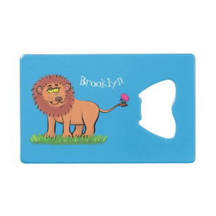 Happy lion met vlinderse cartoon illustratie creditkaart flessenopener