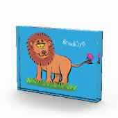 Happy lion met vlinderse cartoon illustratie fotoblokken (Rechts)