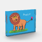 Happy lion met vlinderse cartoon illustratie fotoblokken (Links)