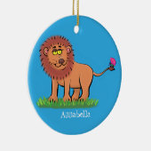 Happy lion met vlinderse cartoon illustratie keramisch ornament (Rechts)