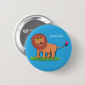 Happy lion met vlinderse cartoon illustratie ronde button 5,7 cm (Voorkant /achterkant)