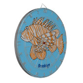 Happy lionfish cartoon illustratie dartbord (Voorkant Links)