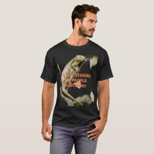 Happy Lizard mensen die Shirt bekijken passen teks