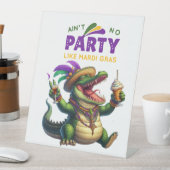 Happy Mardi Gras Alligator Reclamebord Met Voetstuk (Insitu)