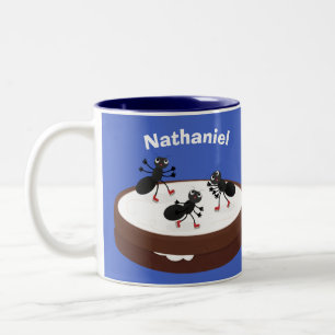 Happy miers schaatsen op koekjes cartoon tweekleurige koffiemok