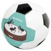 Happy miers schaatsen op koekjes cartoon voetbal (Drie kwart)