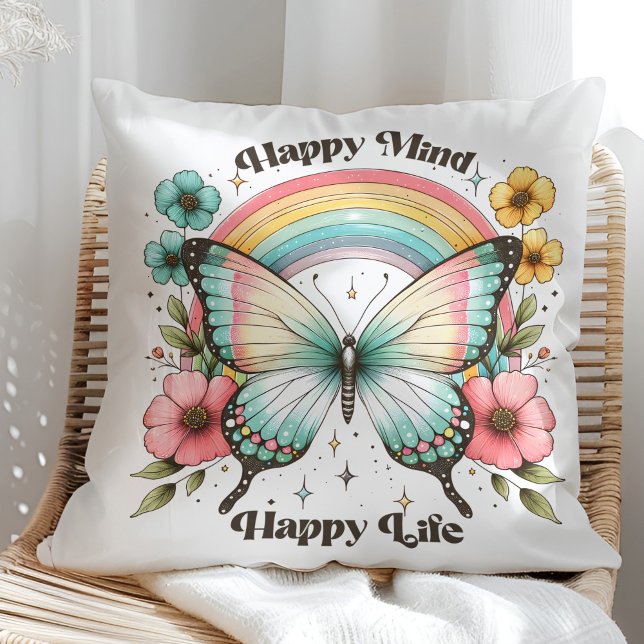 Happy Mind Happy Life beroemd gemaakt door Pastel  Kussen ("Happy Mind Happy Life" Pastel Butterfly Rainbow Throw Pillow in a sunny rattan armchair.)