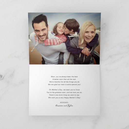 Happy Moederdag Bold Brush Script Moderne foto Kaart (Binnen)