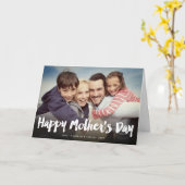 Happy Moederdag Bold Brush Script Moderne foto Kaart (Gele Bloem)