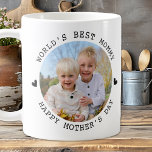 Happy Moederdag Custom 2 Foto Schattige Mama Koffiemok<br><div class="desc">Vier Moederdag in stijl met onze gepersonaliseerde Moederdag-Mok. Deze moderne maar leuke mok is de ideale manier om je moeder te shows hoeveel ze voor je betekent. Met twee ronde fotosjablonen is het ideaal voor het toevoegen van gekoesterde afbeeldingen uit het kinder, waardoor het een oprechte herinnering is die ze...</div>