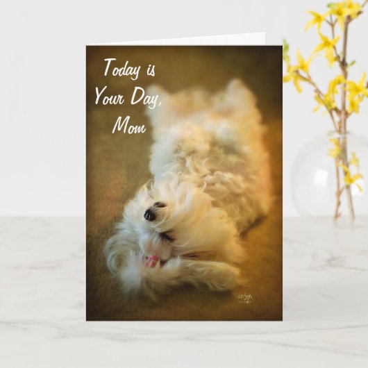 Happy Moederdag Relaxing Dog Kaart beroemd gemaakt (Gele Bloem)