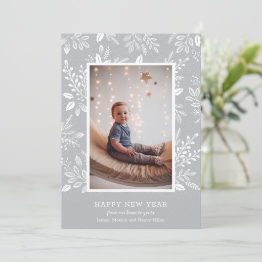 Happy New Year Botanicals op grijze foto Feestdagenkaart (Staand voorkant)