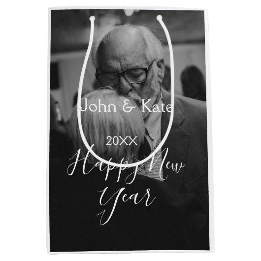 Happy new year couple photo name year black white medium cadeauzakje (Voorkant)