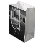 Happy new year couple photo name year black white medium cadeauzakje (Achterkant Gekanteld)
