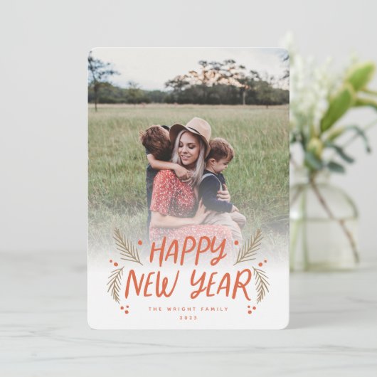 Happy New Year Hand getekende Pine Berries Red Fot Feestdagenkaart (Staand voorkant)