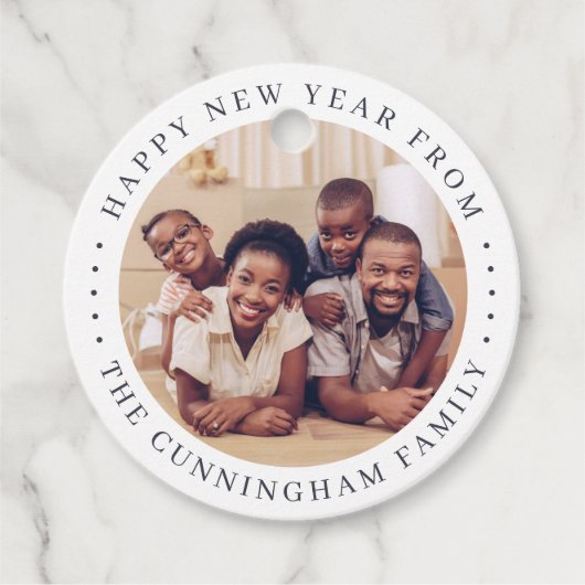 Happy New Year Modern Simple Chic Family Foto Bedankjes Labels (Voorkant)