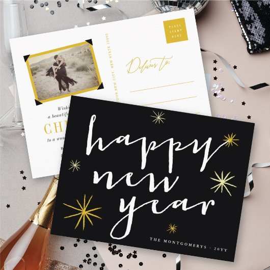 Happy New Year Moderne Script Chic Gold Starburst Feestdagenkaart