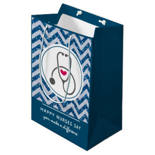 Happy Nurses Day Stethoscope op Blue Chevron Medium Cadeauzakje