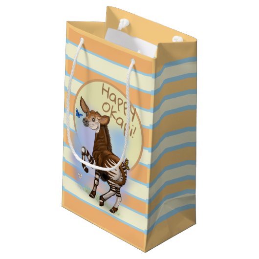 Happy Okapi. Klein Cadeauzakje (Achterkant Gekanteld)