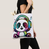 Happy Panda met hoofdtelefoons die naar muziek lui Tote Bag (Dichtbij)