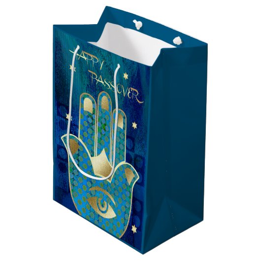 Happy Passover. Hamsa Lucky Symbol Medium Cadeauzakje (Voorkant Gekanteld)