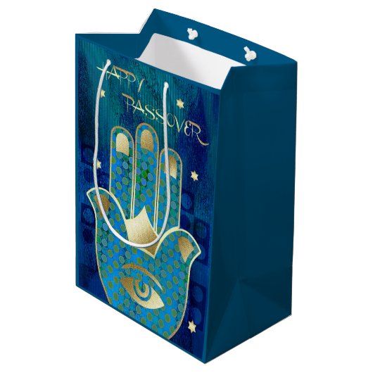 Happy Passover. Hamsa Lucky Symbol Medium Cadeauzakje (Achterkant Gekanteld)