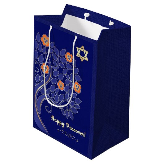 Happy Passover. Lentbloeiende boom Medium Cadeauzakje (Achterkant Gekanteld)