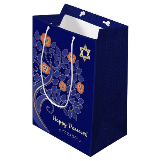 Happy Passover. Lentbloeiende boom Medium Cadeauzakje (Voorkant Gekanteld)