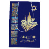 Happy Passover. Seder Table Pictogram Medium Cadeauzakje (Achterkant)