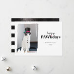 Happy Pawlidays Fun Pet Photo Snowman Feestdagenkaart<br><div class="desc">Het is de tijd van het seizoen om zich allemaal voor Kerstmis aan te kleden. Nu kunt u uw speciale vakantiefoto's van uw familie, kinderen, of huisdieren opmaken met onze foto-overlay, grafische sneeuwpoppetje en zwarte knoppen. Voeg uw foto aan het getextureerde lijst van de foto toe. U kunt gemakkelijk rond...</div>