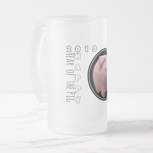 Happy PIg 2019 3D Frosted Glass Mok 2 (Voorkant links)
