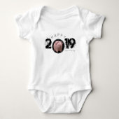 Happy PIg Jaar 2019 Originele 3D Baby-badpak Romper (Voorkant)