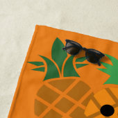 Happy Pineapple Design - Beach Towel Strandlaken (In situ)