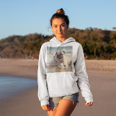 Happy Pug op het strand aanpasbaar