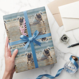 Happy Pug op het strand aanpasbaar Cadeaupapier